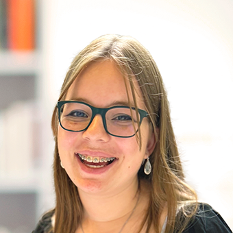 Nachhilfelehrerin Elena John
