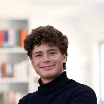 Nachhilfelehrer Fredrik Gmür 
