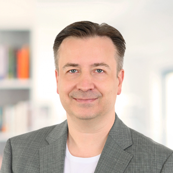 Nachhilfelehrer Arthur Lenart
